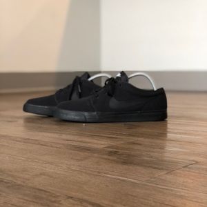 Nike Toki Low 'Triple Black'